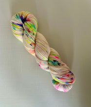 Load image into Gallery viewer, Superwash Merino - Sock Weight - Ecru and Speckled Neon